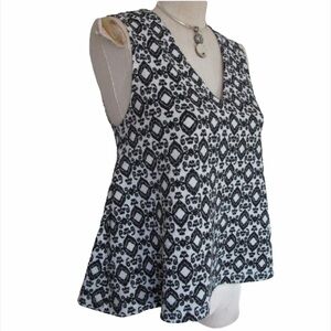 Anthropologie Postmark Flared V-neck Blk & Wht Top